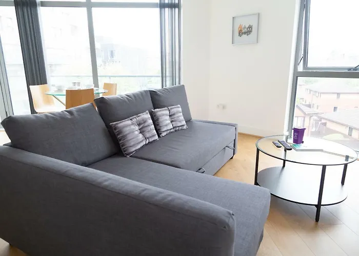 Serviced Apartment In Liverpool City Centre - Free Parking - Balcony - By Happy Days