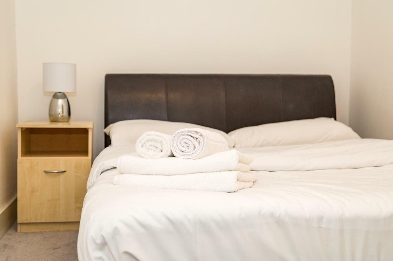 Serviced In Centre - Free Parking - Balcony - By Happy Days Liverpool