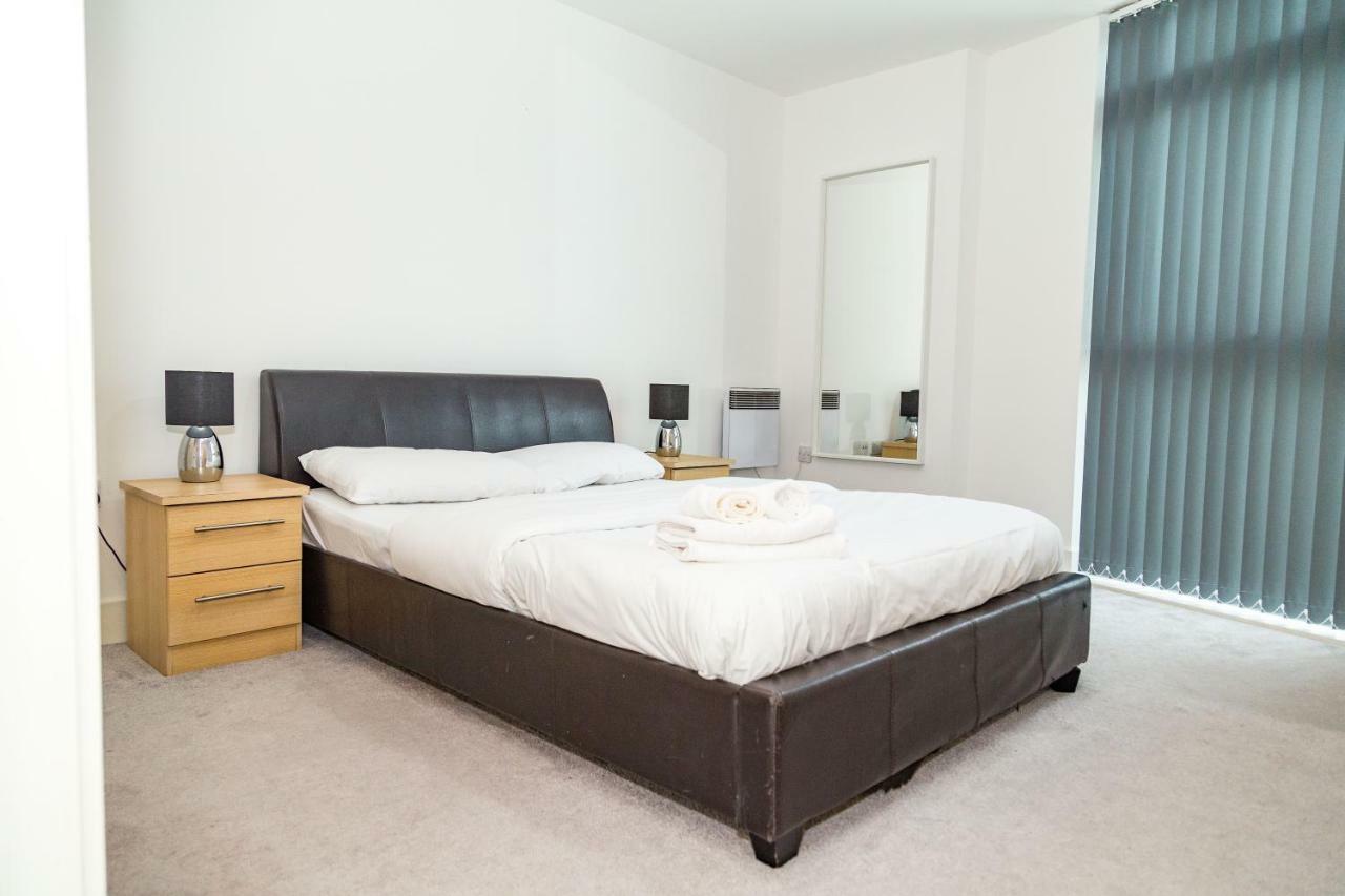 Serviced In Centre - Free Parking - Balcony - By Happy Days *