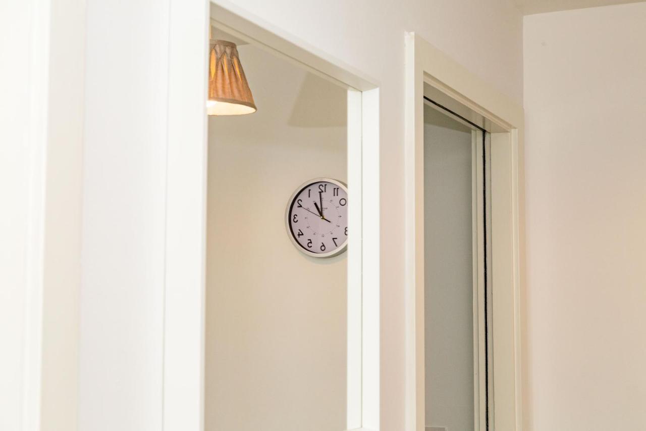 Apartment Serviced In Centre - Free Parking - Balcony - By Happy Days