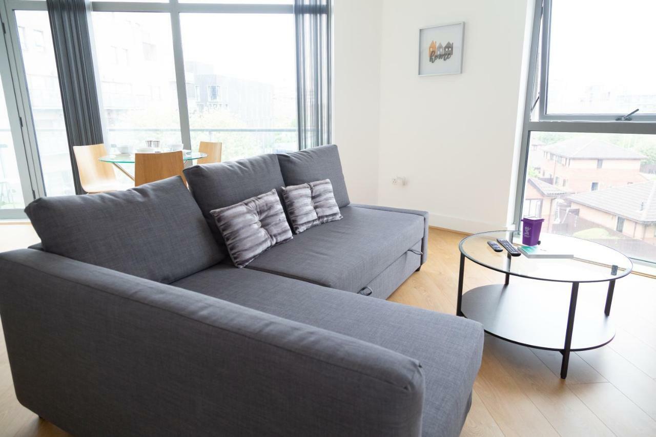 Serviced In Centre - Free Parking - Balcony - By Happy Days Apartment *