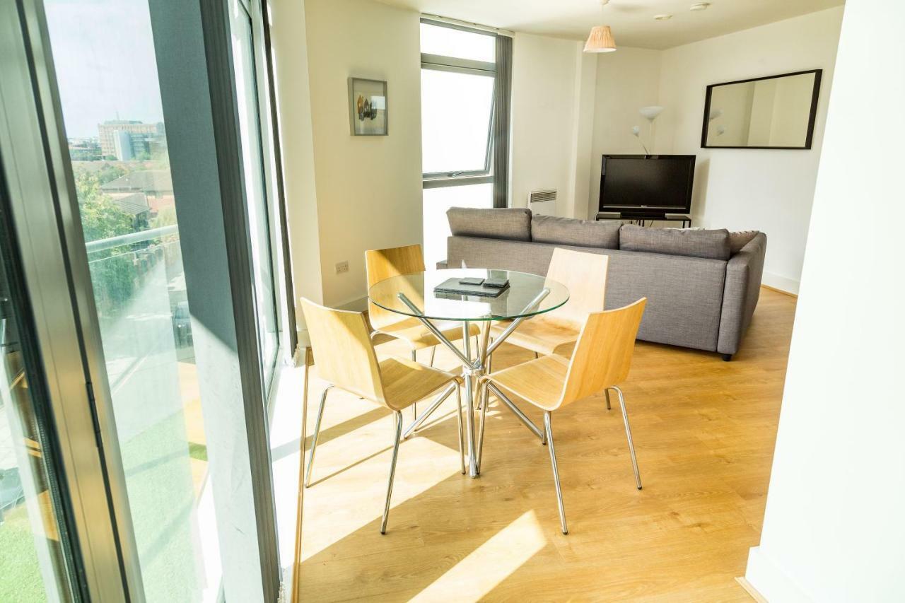 Serviced In Centre - Free Parking - Balcony - By Happy Days Liverpool