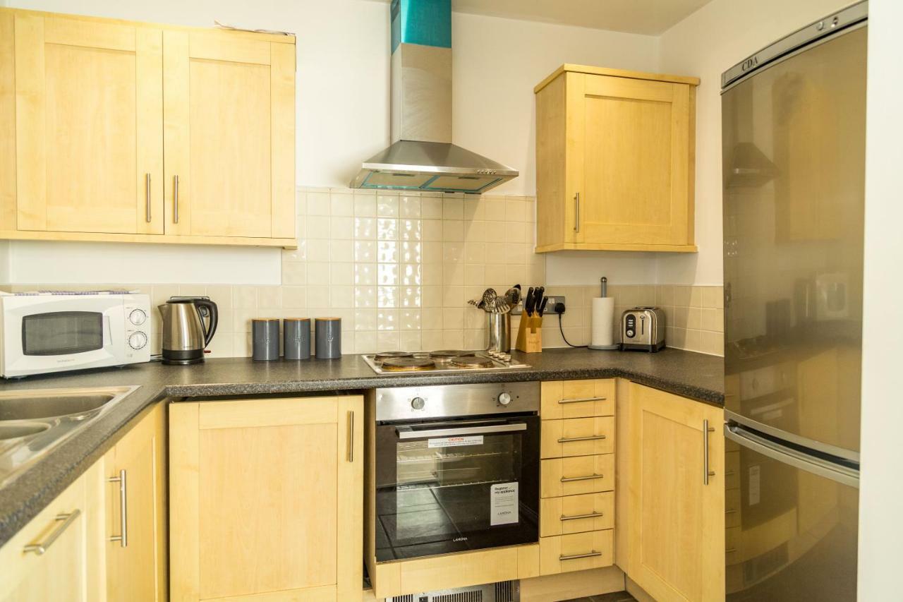 Apartment Serviced In Centre - Free Parking - Balcony - By Happy Days