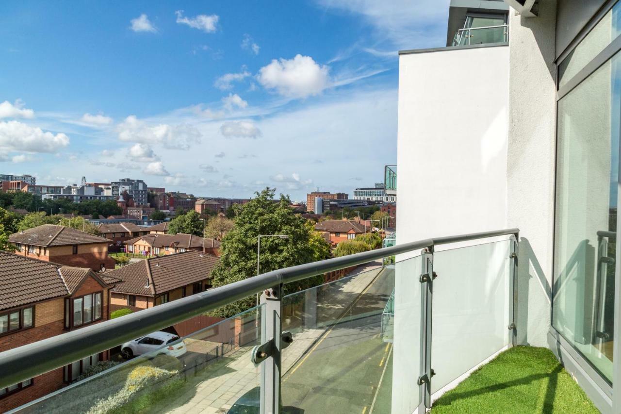 Serviced In Centre - Free Parking - Balcony - By Happy Days Apartment